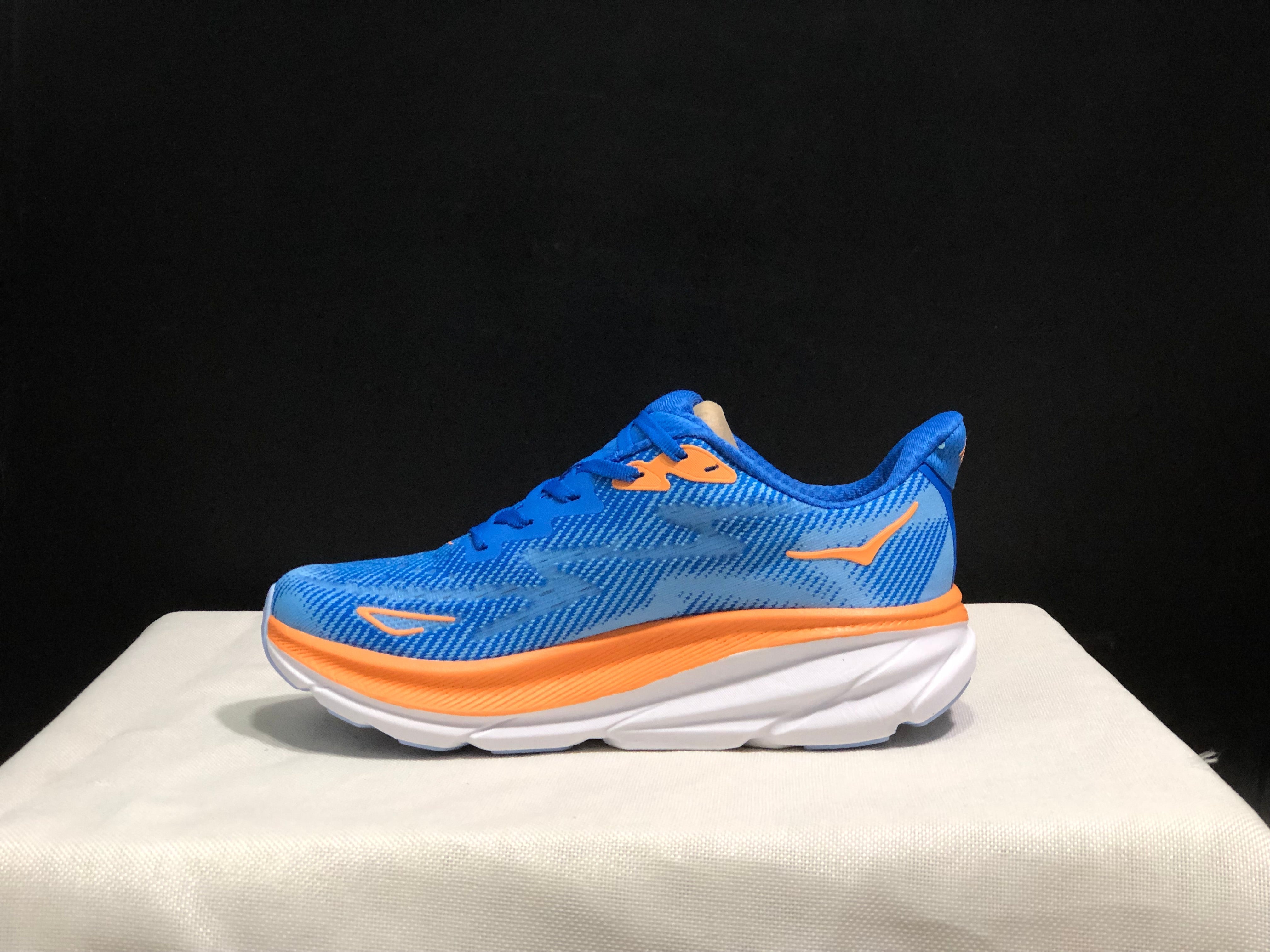 Hoka Clifton 9 'Beige-Pink'