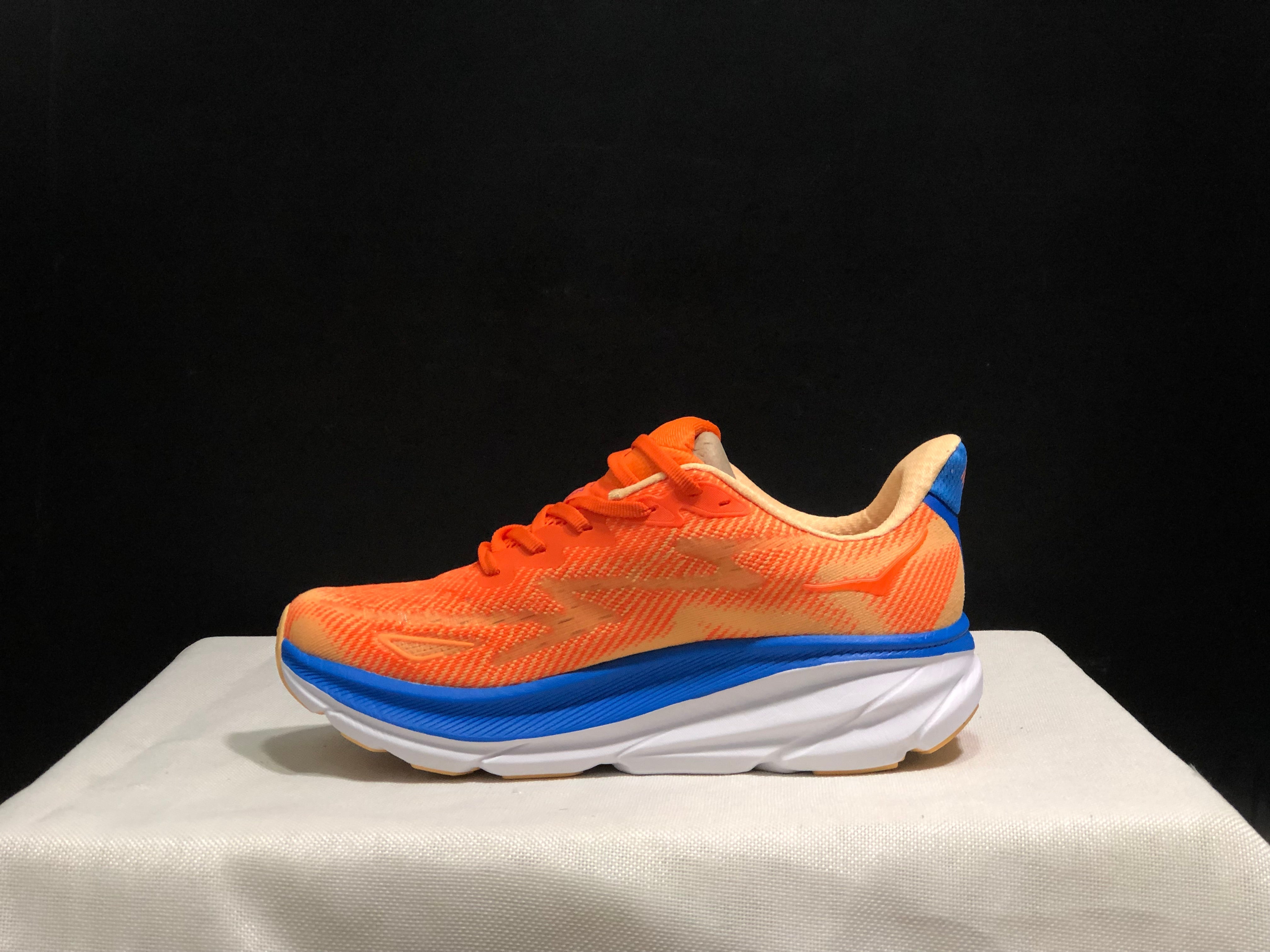 Hoka Clifton 9 'Beige-Pink'