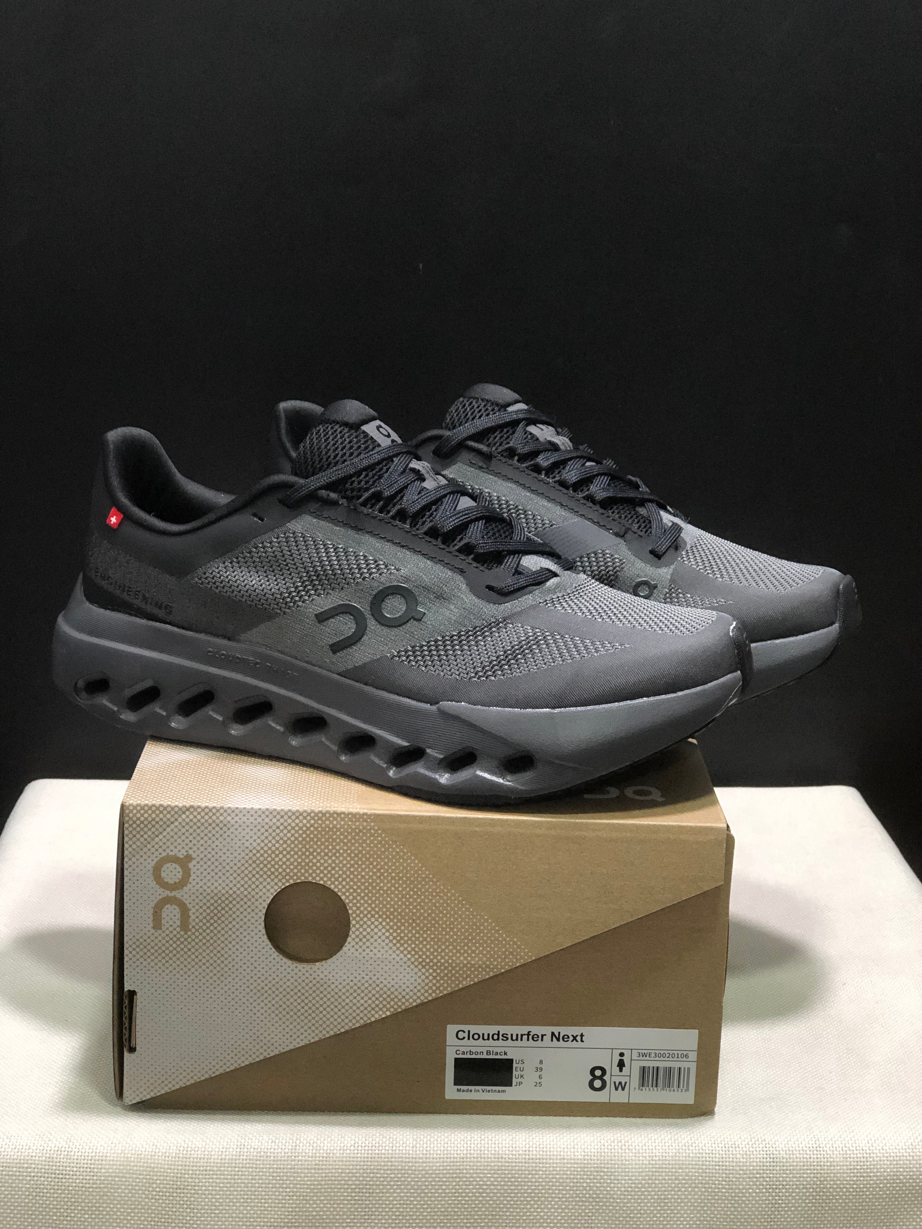 On Cloudsurfer Next 'Black'