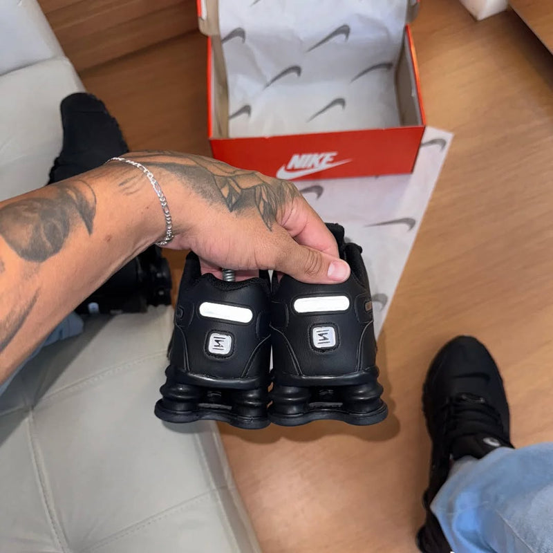 NIKE SHOX
