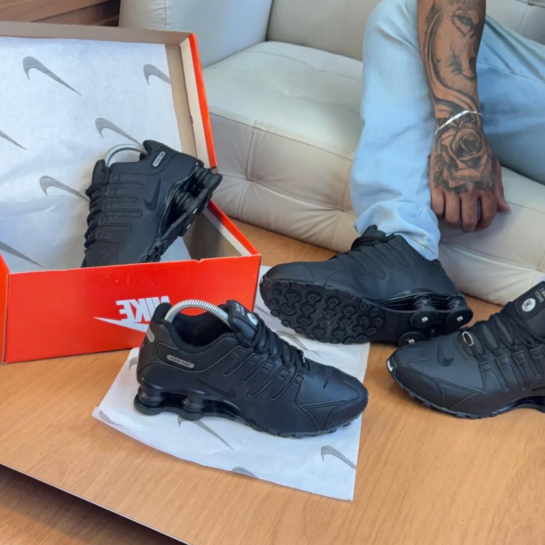 NIKE SHOX