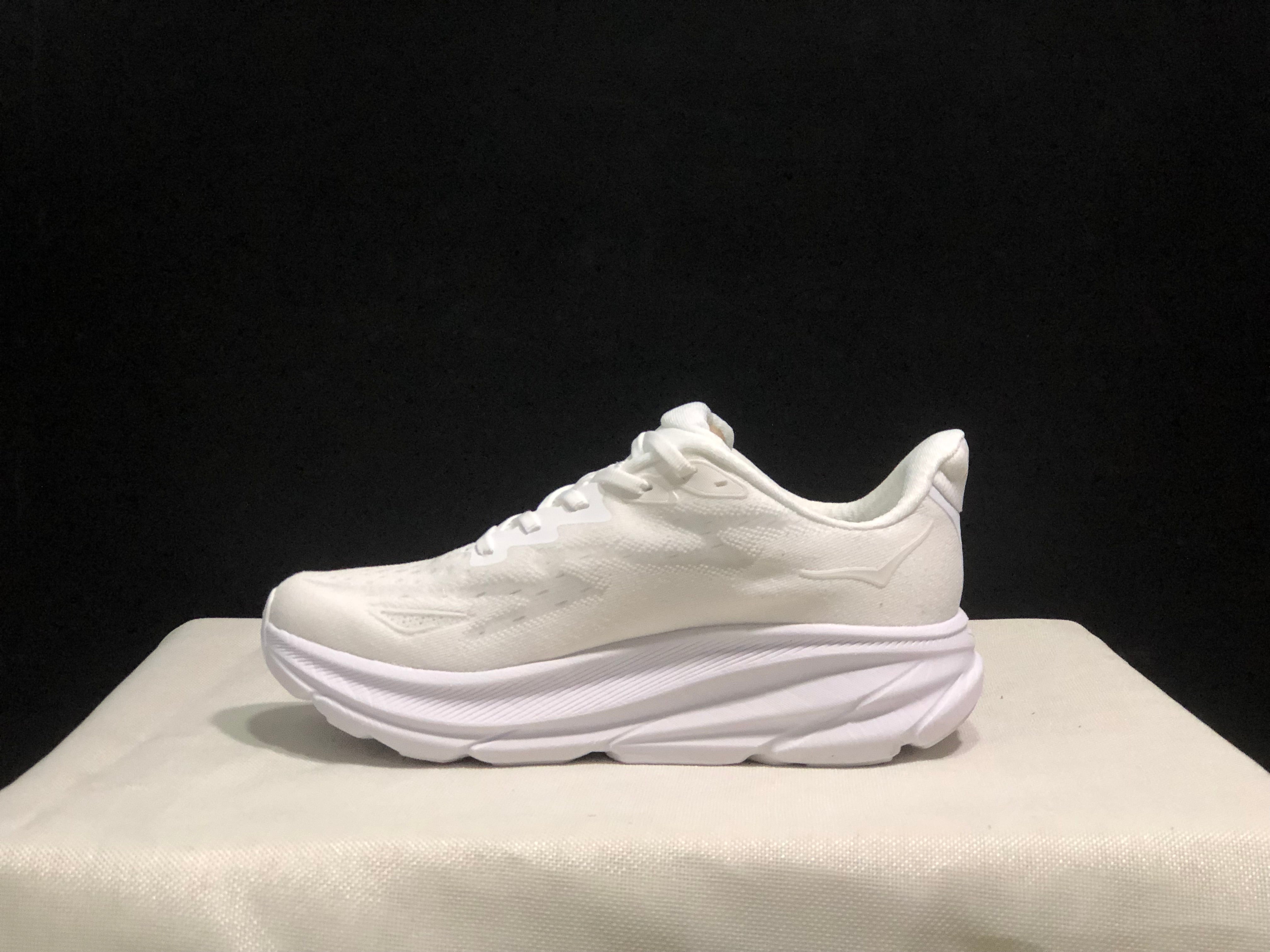 Hoka Clifton 9 'Beige-Pink'