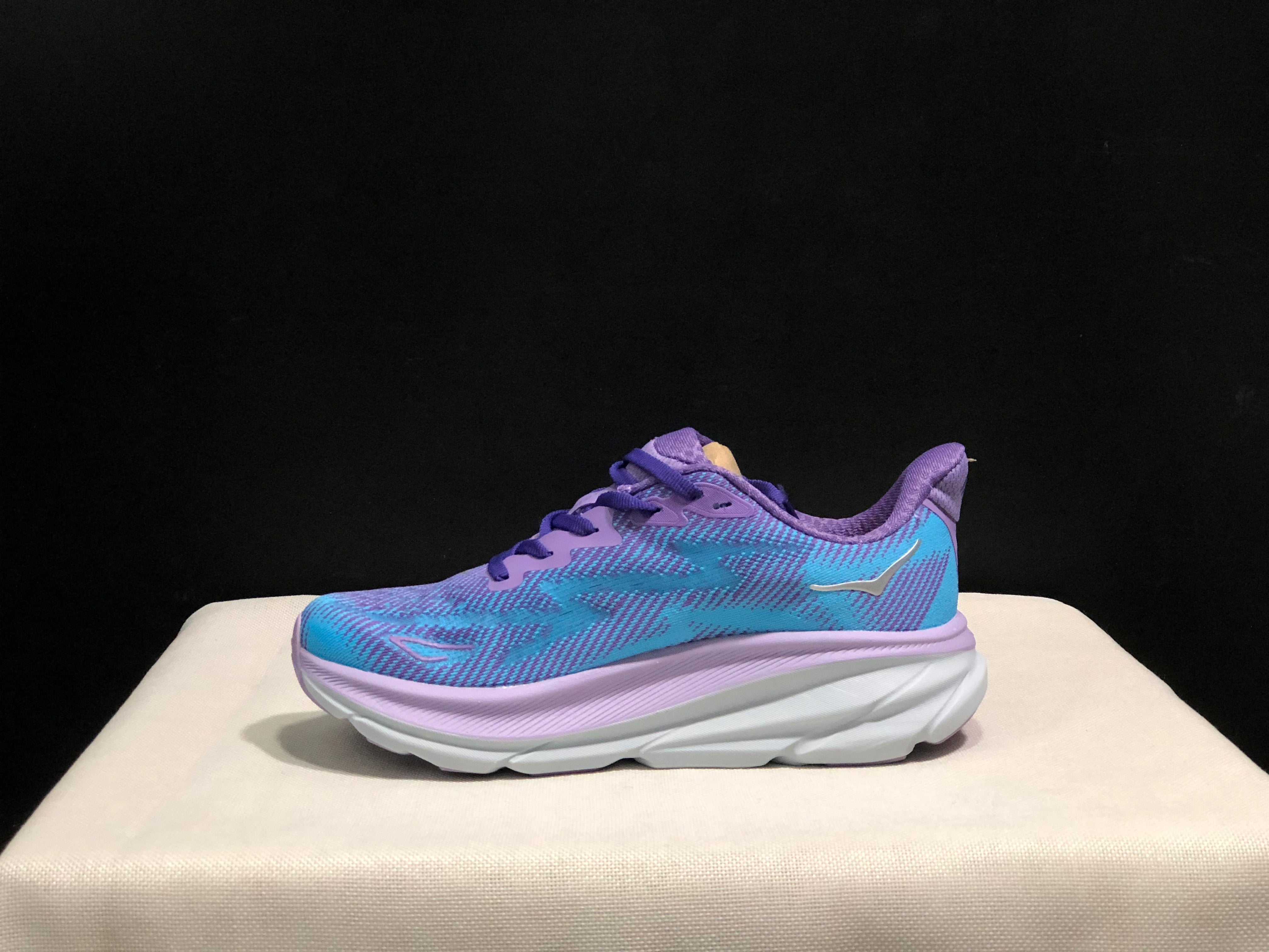 Hoka Clifton 9 'Beige-Pink'
