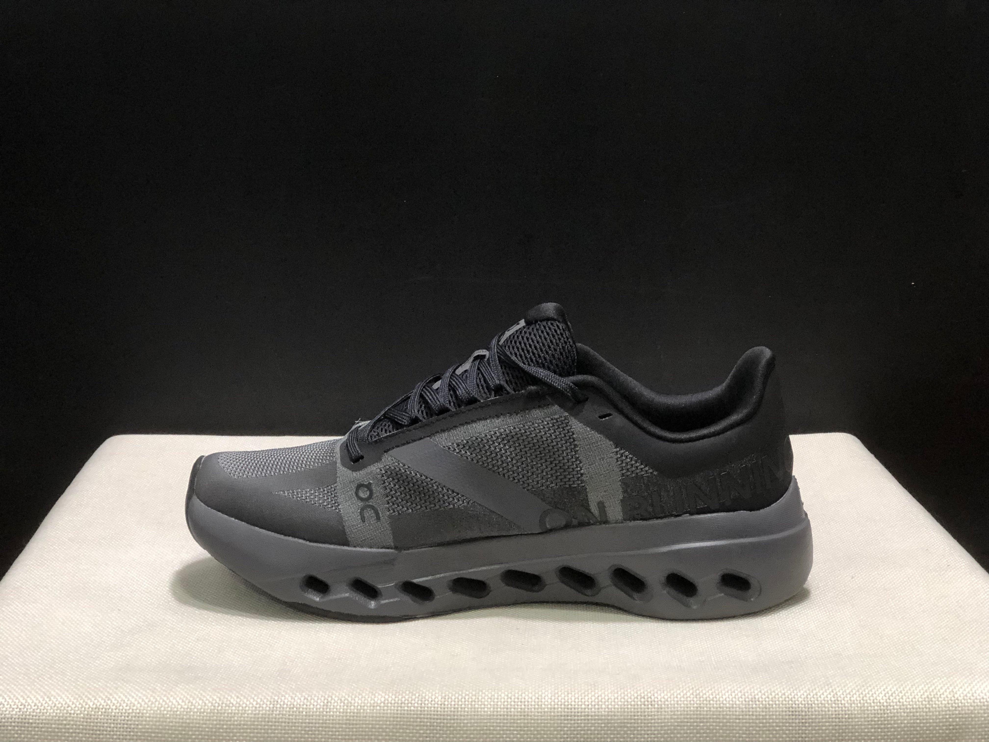 On Cloudsurfer Next 'Black'