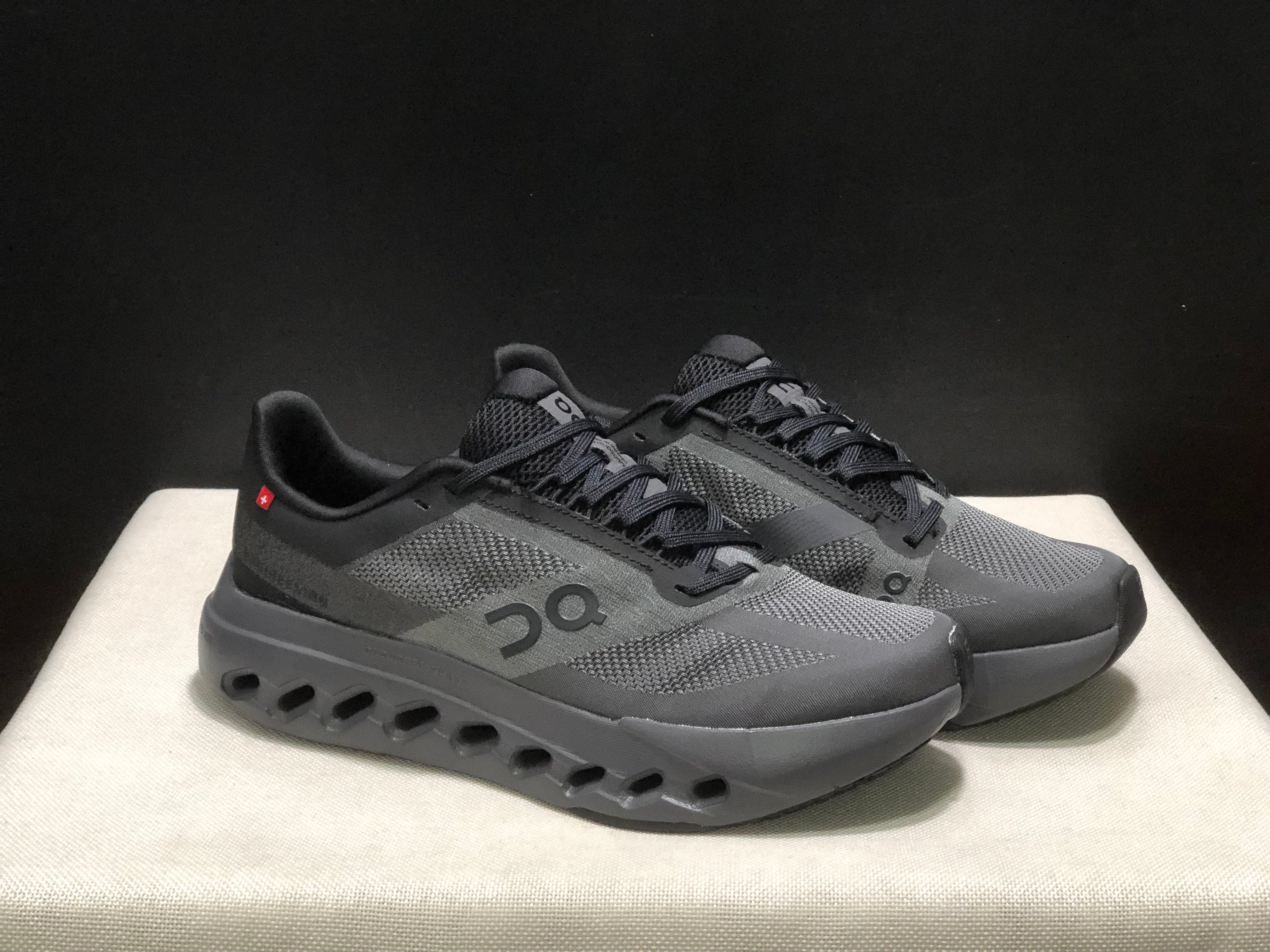 On Cloudsurfer Next 'Black'