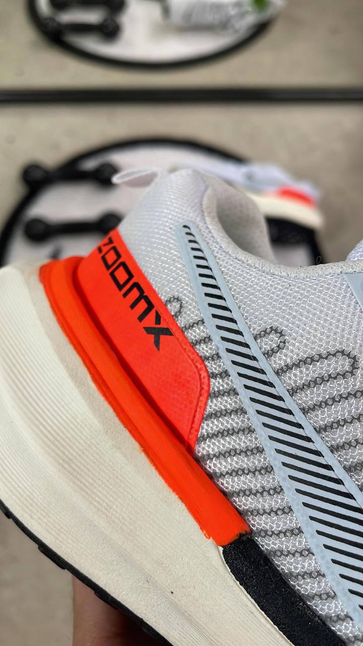 ZOOM X INVINCIBLE RUN 3