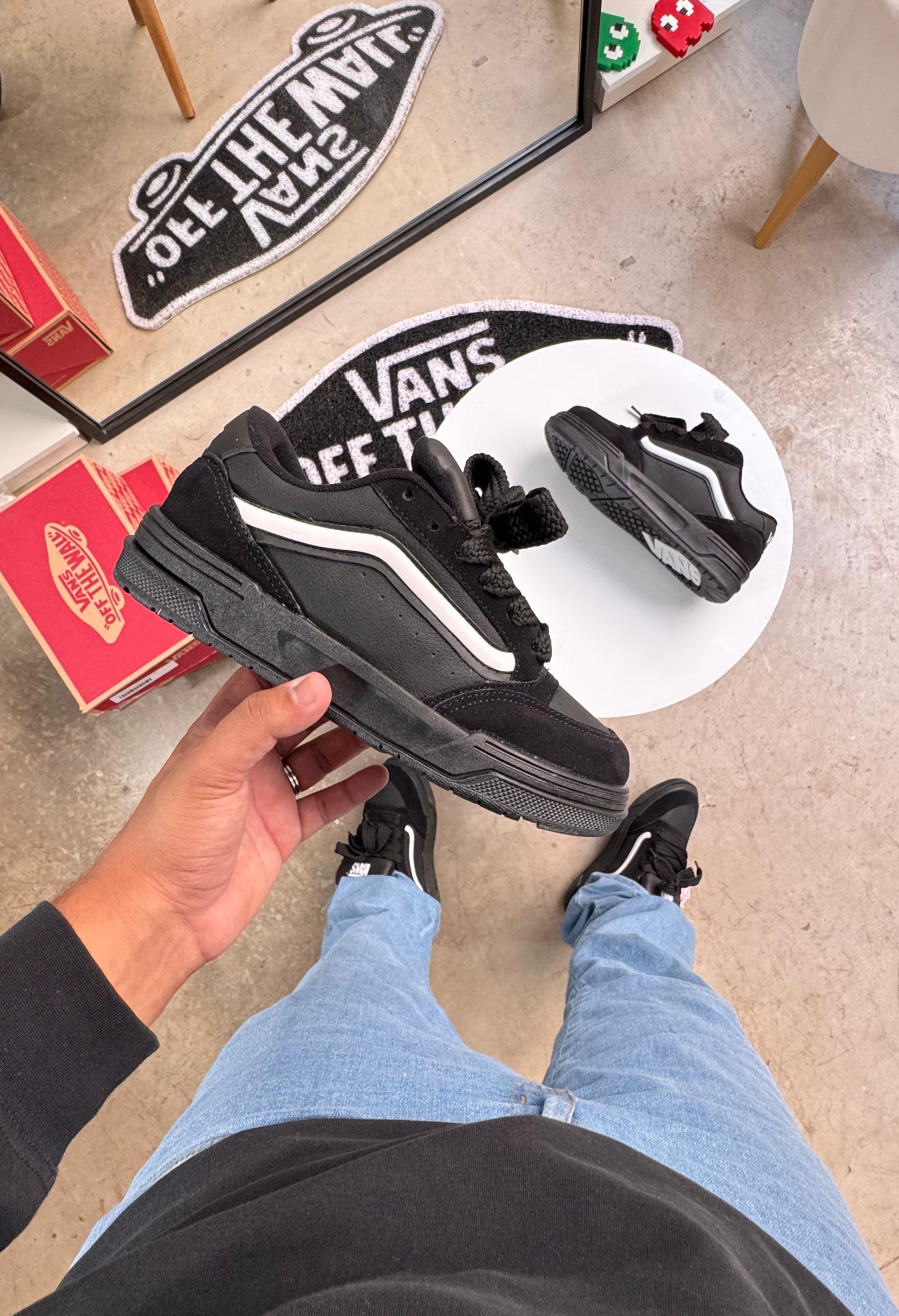 VANS HYLANE