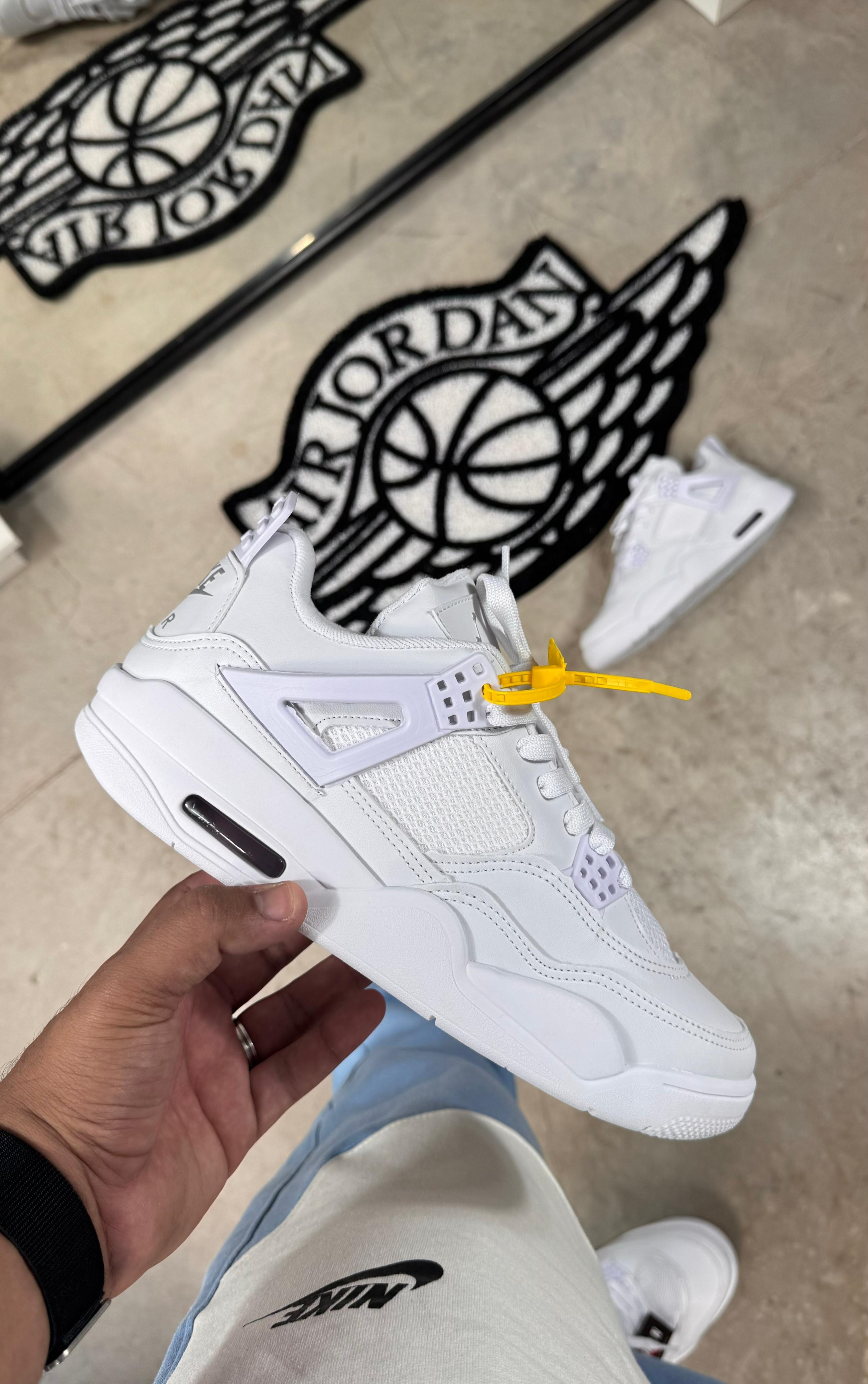 Jordan 4 branco