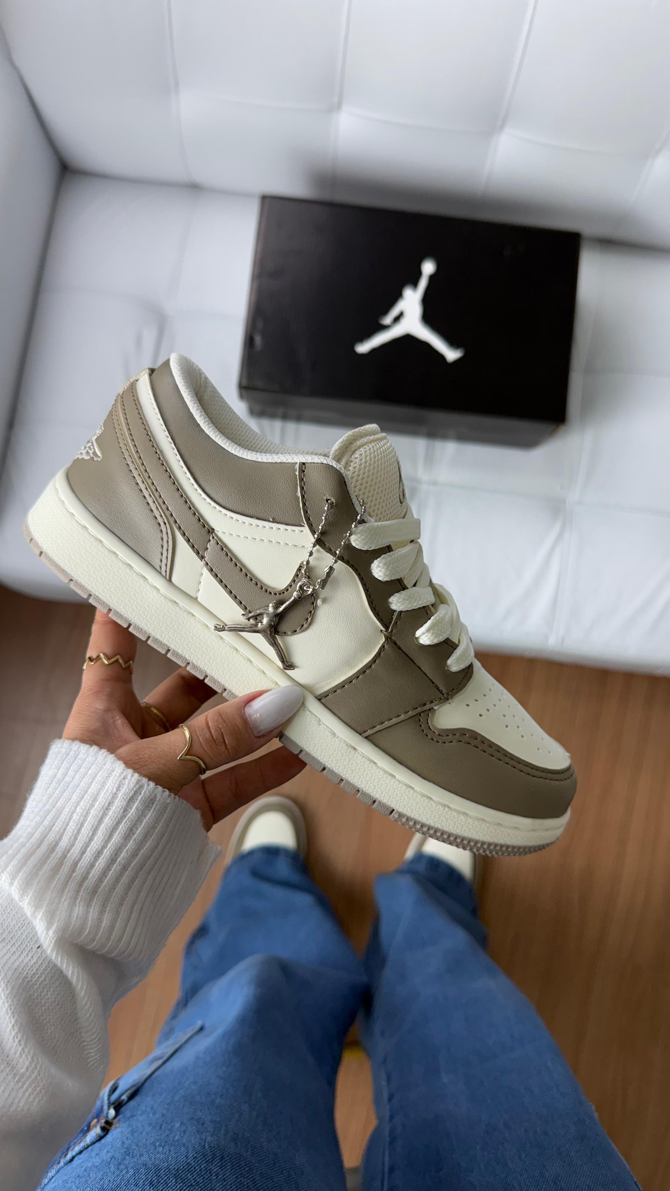 Jordan Low marrom claro