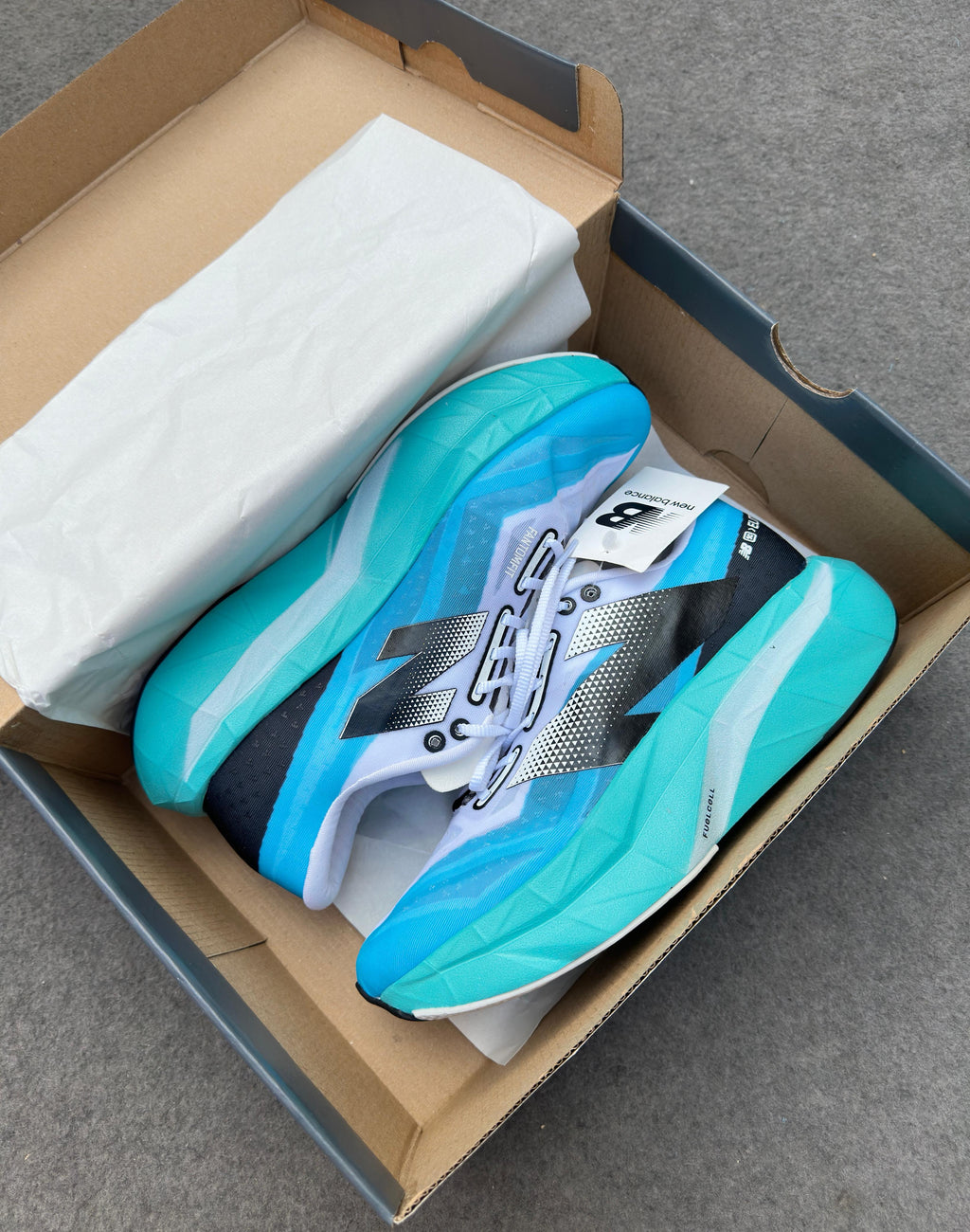 NEW BALANCE Fuelcell